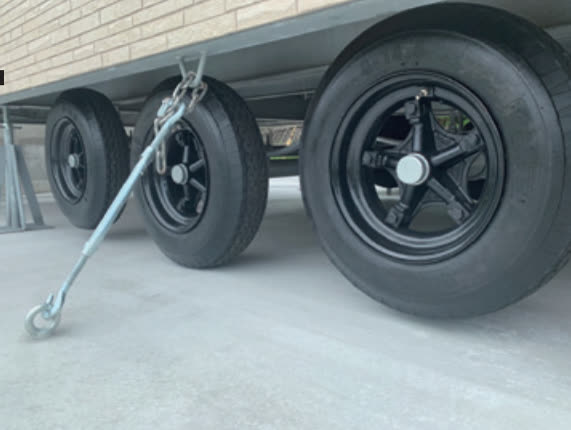 車軸が取り付けられた状態のタイヤ